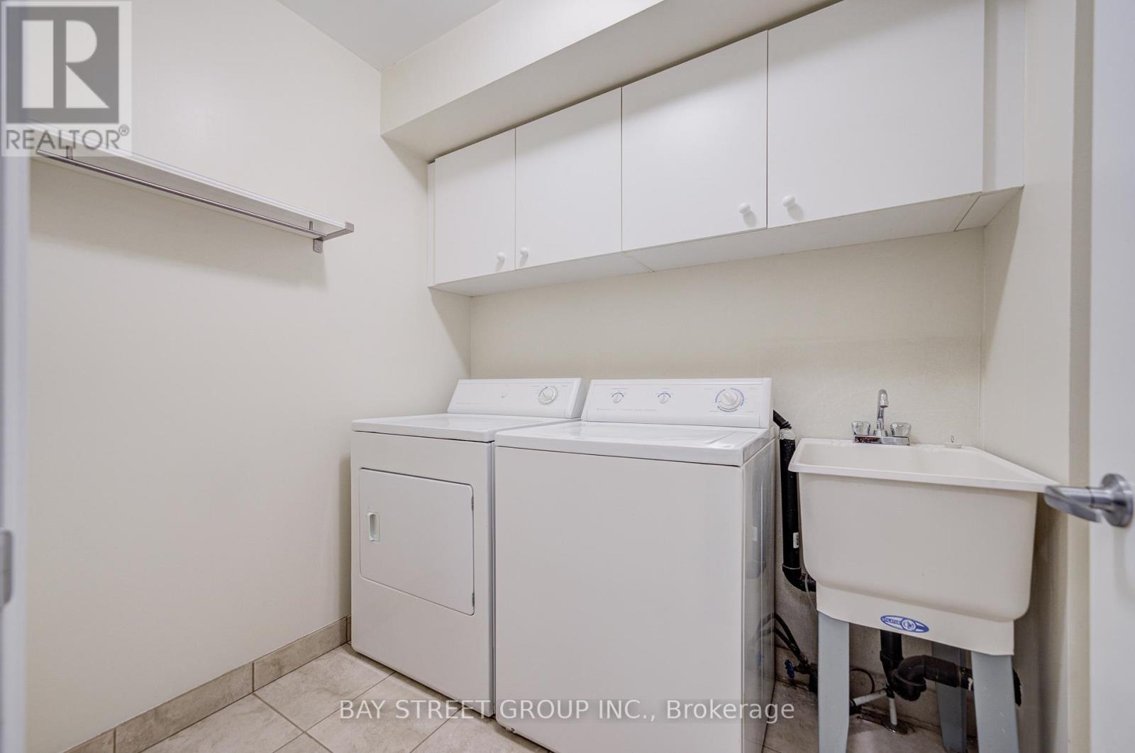 51 Lobo Mews, Toronto, Ontario  M8Z 0B2 - Photo 33 - W12447246