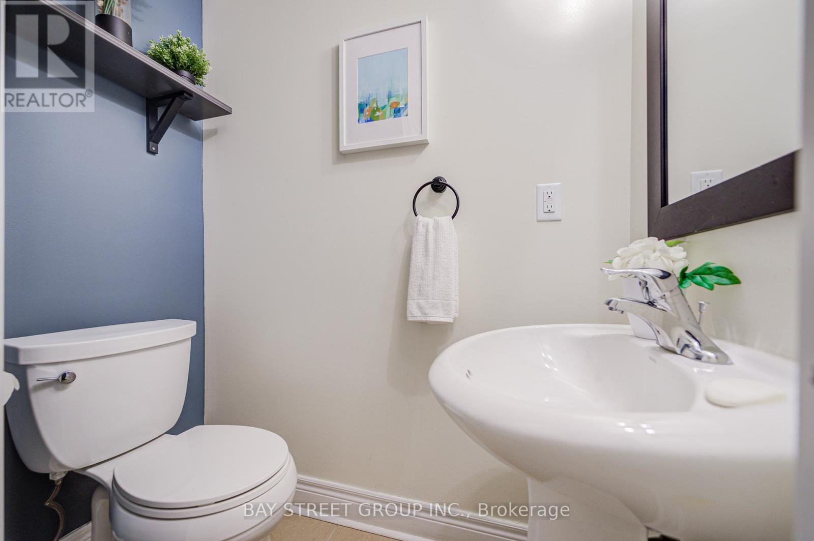 51 Lobo Mews, Toronto, Ontario  M8Z 0B2 - Photo 6 - W12447246