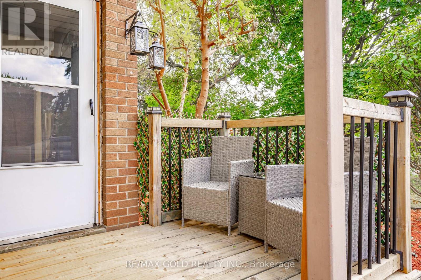 4 Deeside Crescent, Brampton, Ontario  L6T 3L7 - Photo 3 - W12414821