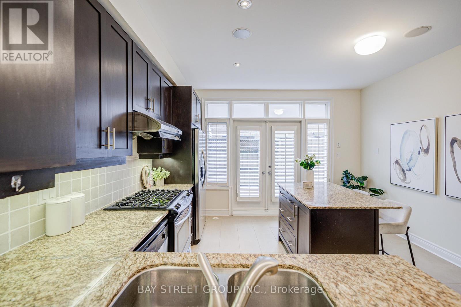 51 Lobo Mews, Toronto, Ontario  M8Z 0B2 - Photo 11 - W12447246