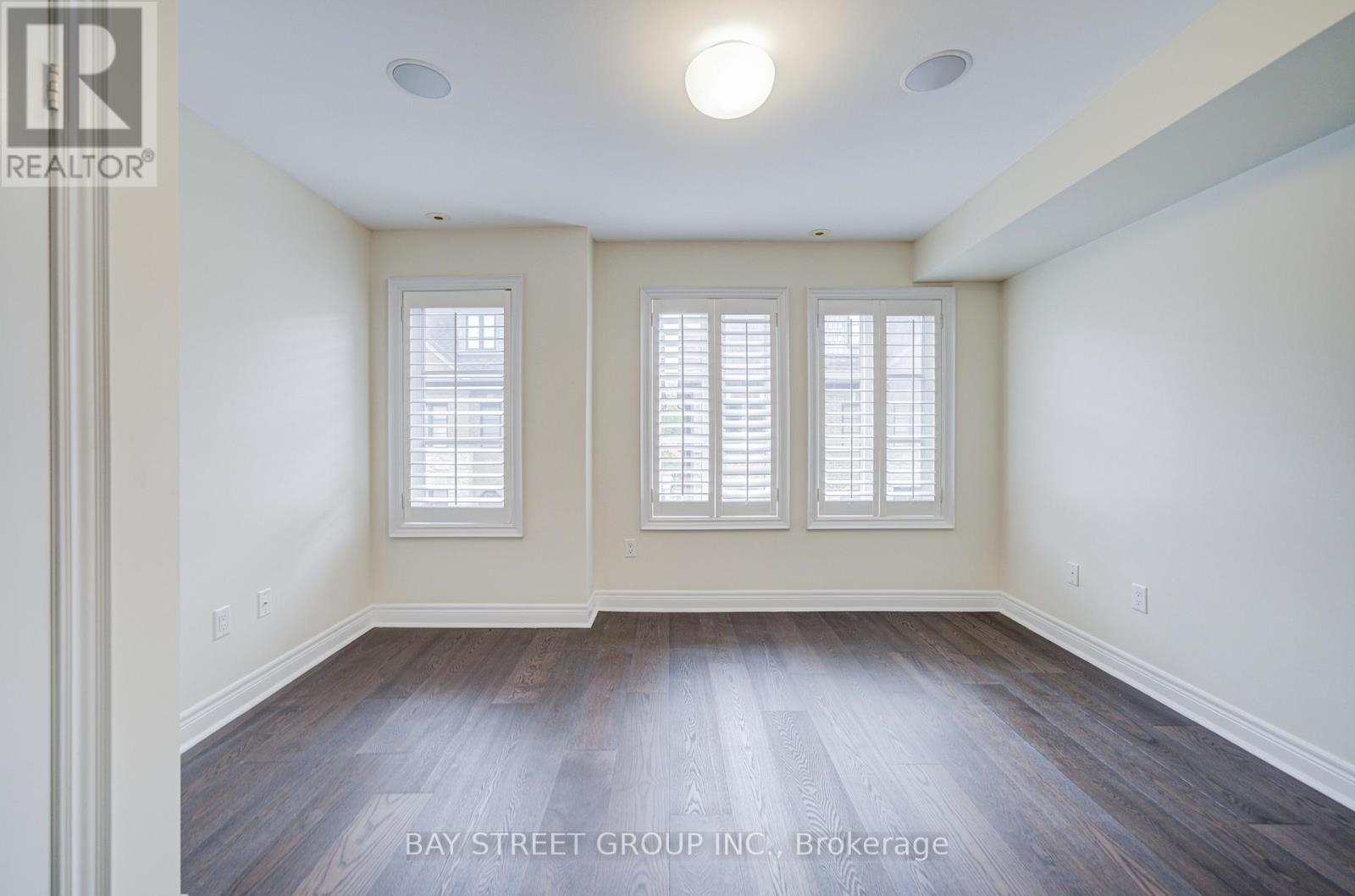 51 Lobo Mews, Toronto, Ontario  M8Z 0B2 - Photo 34 - W12447246