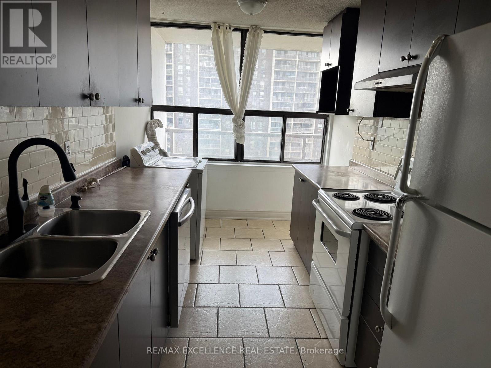 1106 - 4 Kings Cross Road, Brampton, Ontario  L6T 3X8 - Photo 11 - W12482457