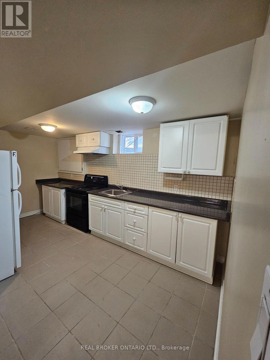 138 Archdekin Drive, Brampton, Ontario  L6V 1Y7 - Photo 6 - W12500868