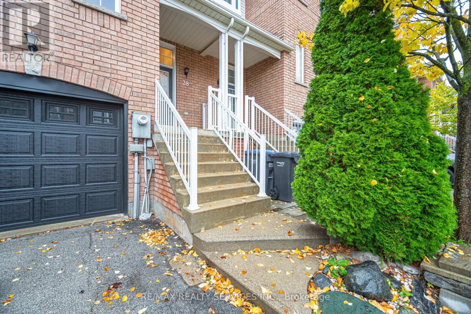 38 - 271 Richvale Drive S, Brampton, Ontario  L6Z 4W7 - Photo 6 - W12494850