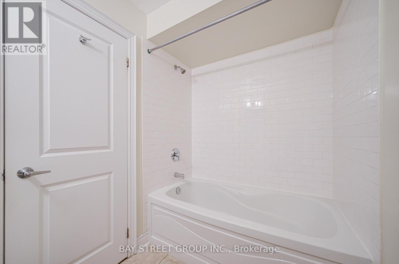 51 Lobo Mews, Toronto, Ontario  M8Z 0B2 - Photo 32 - W12447246