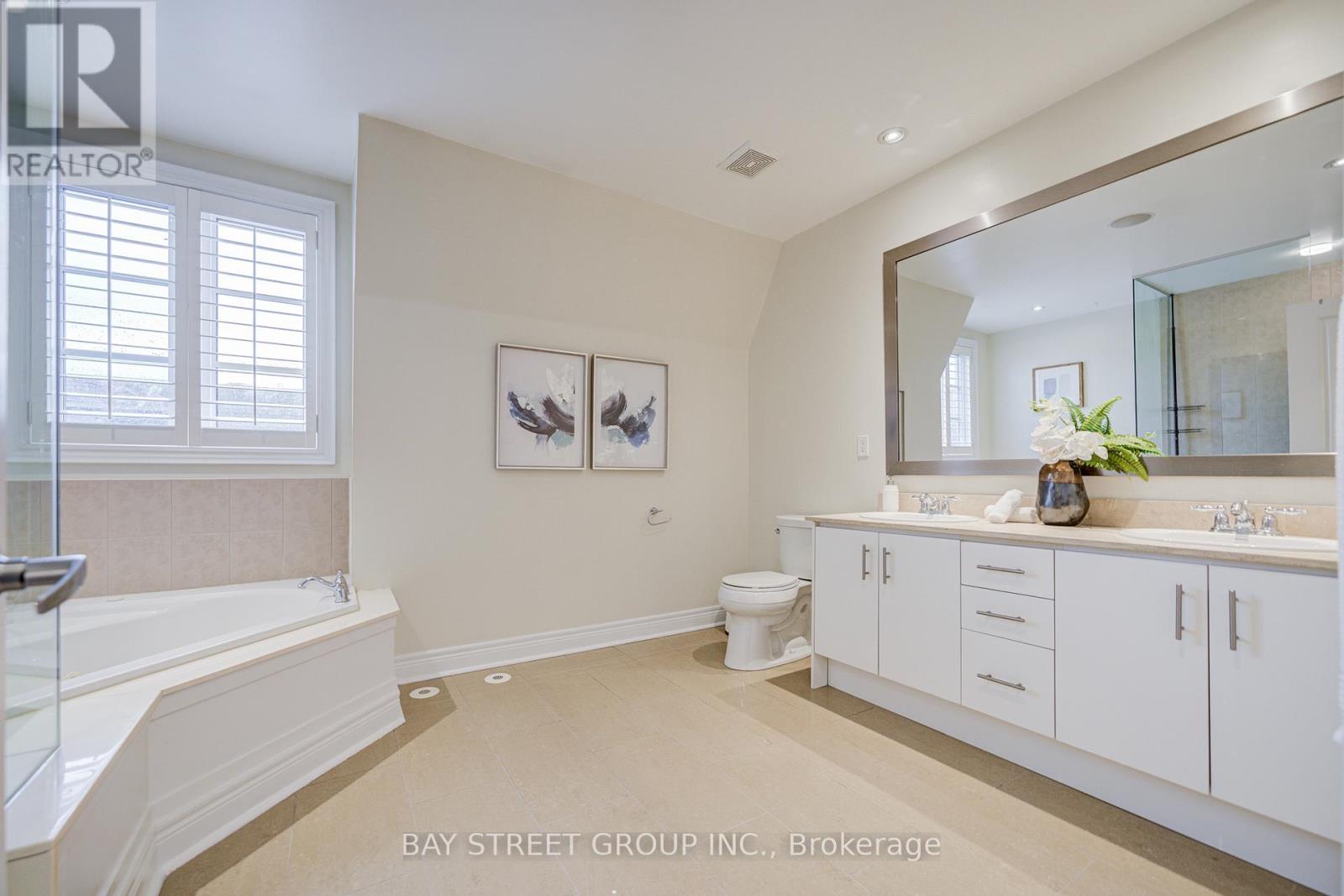 51 Lobo Mews, Toronto, Ontario  M8Z 0B2 - Photo 43 - W12447246