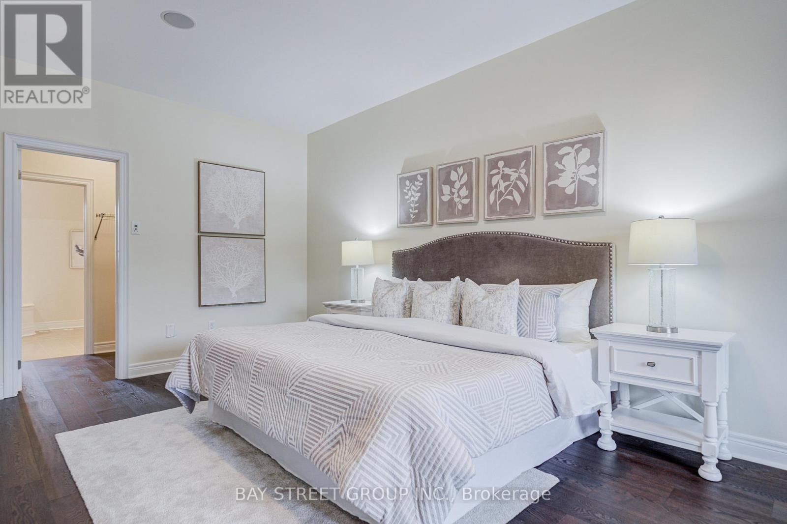 51 Lobo Mews, Toronto, Ontario  M8Z 0B2 - Photo 38 - W12447246