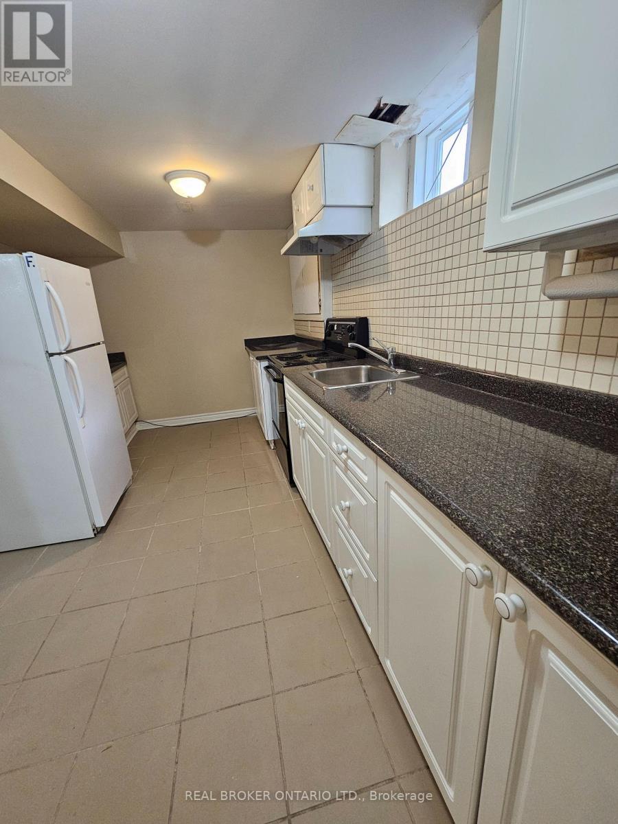 138 Archdekin Drive, Brampton, Ontario  L6V 1Y7 - Photo 7 - W12500868