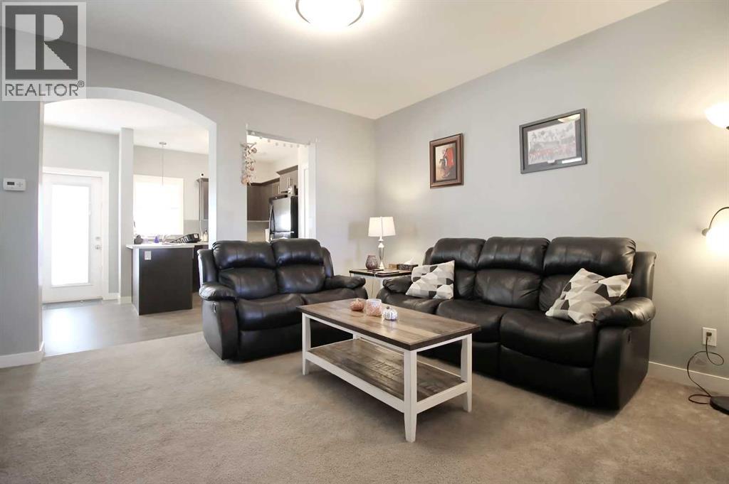 21 Crestview Boulevard, Sylvan Lake, Alberta  T4S 0N4 - Photo 2 - A2267779