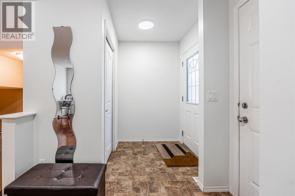 57 Saddlecrest Park Ne, Calgary, Alberta  T3J 5L4 - Photo 3 - A2251004