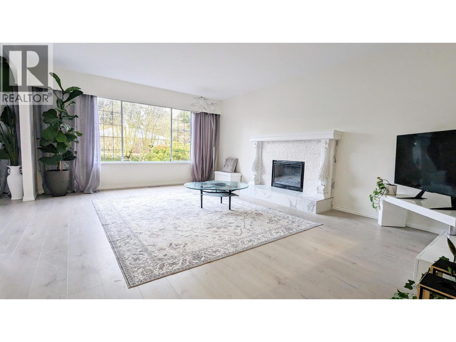 350 52a Street, Delta, British Columbia  V4M 2Z9 - Photo 2 - R3055941