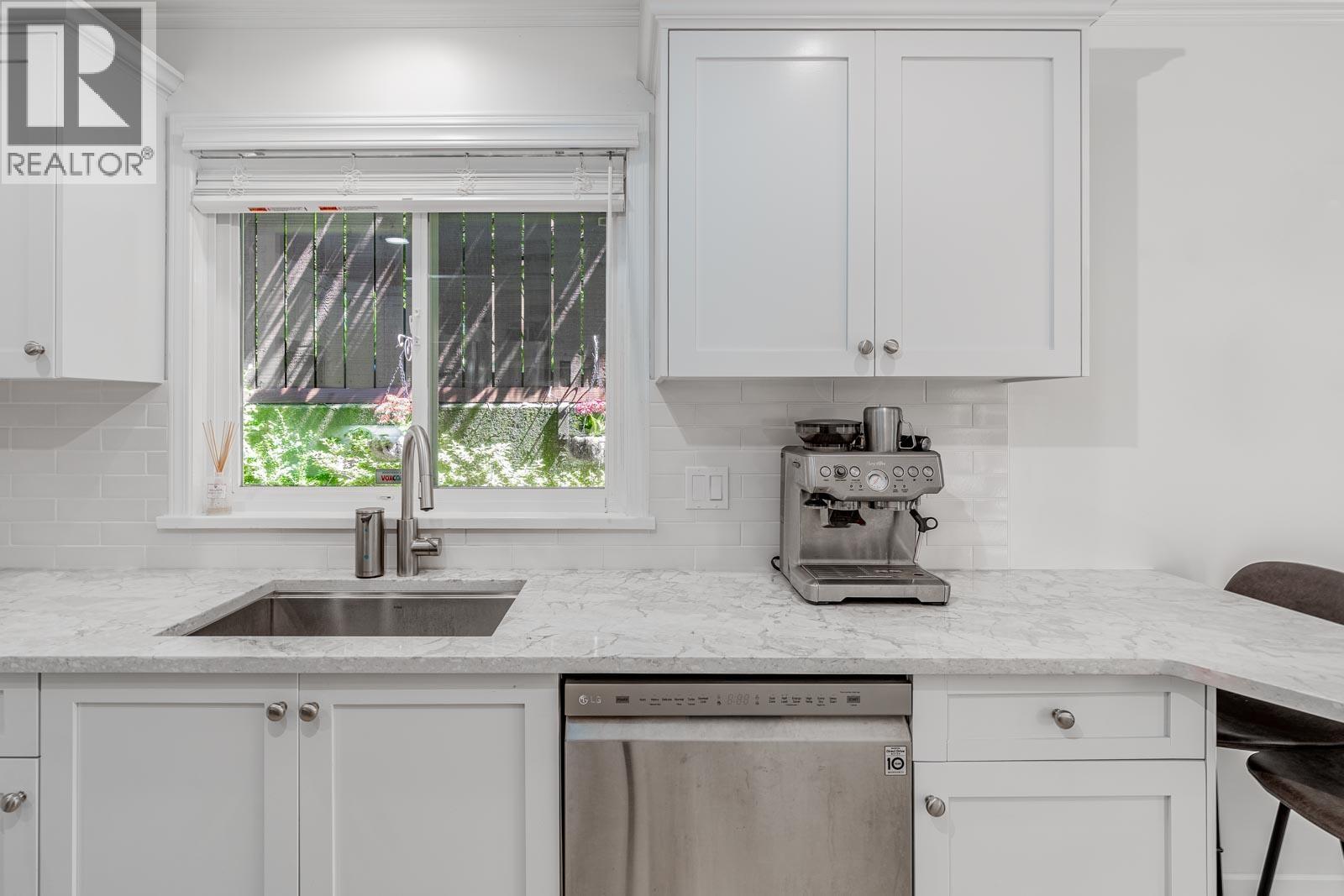 1 252 W 13th Street, North Vancouver, British Columbia  V7M 1N7 - Photo 8 - R3051912