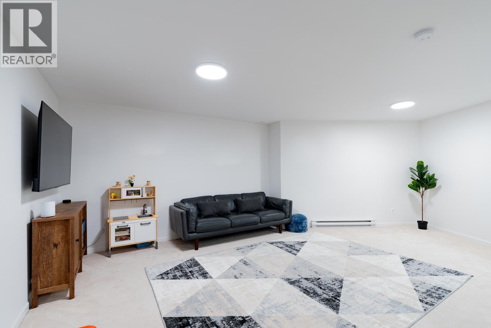 1 252 W 13th Street, North Vancouver, British Columbia  V7M 1N7 - Photo 12 - R3051912