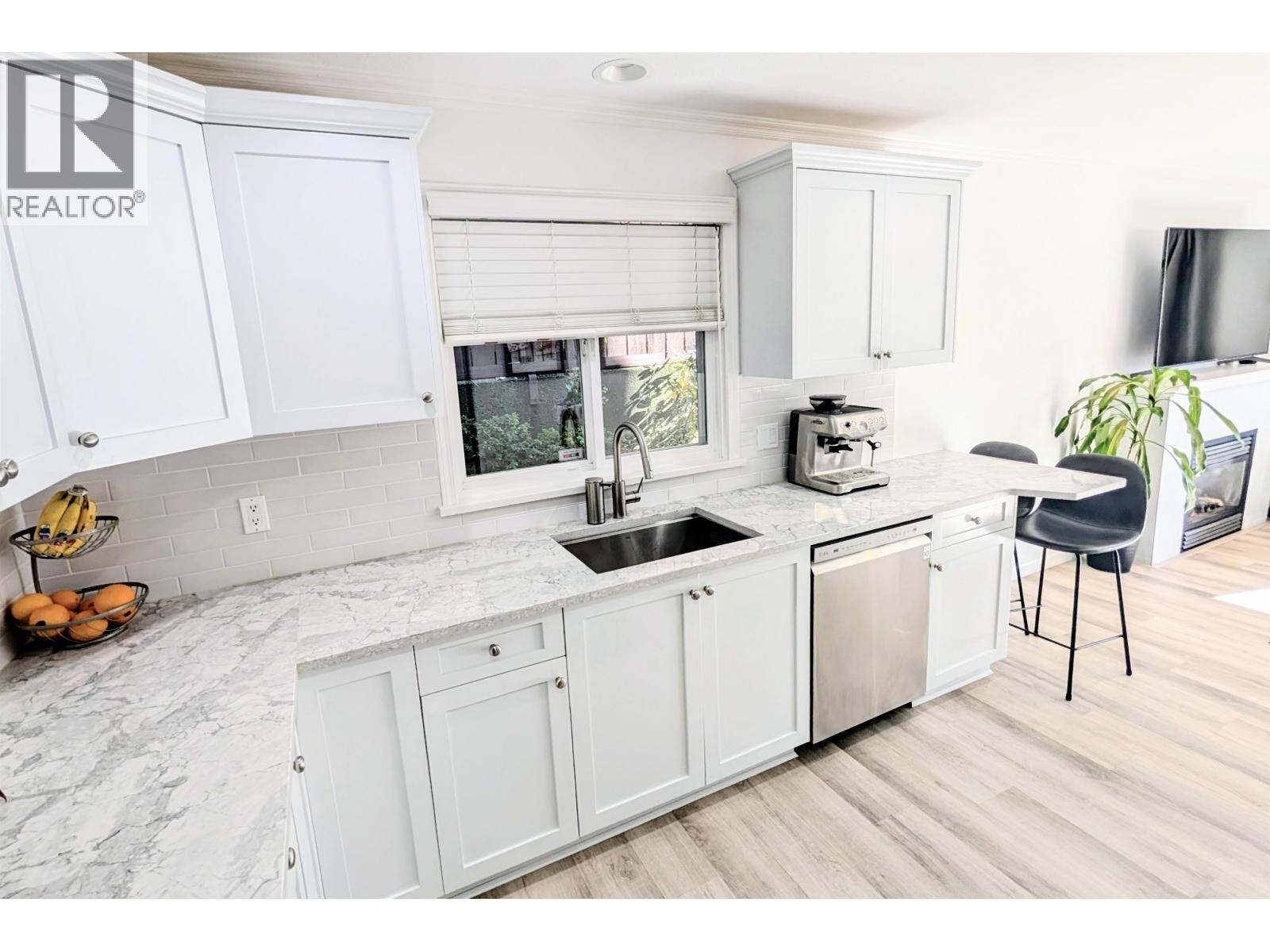 1 252 W 13th Street, North Vancouver, British Columbia  V7M 1N7 - Photo 6 - R3051912