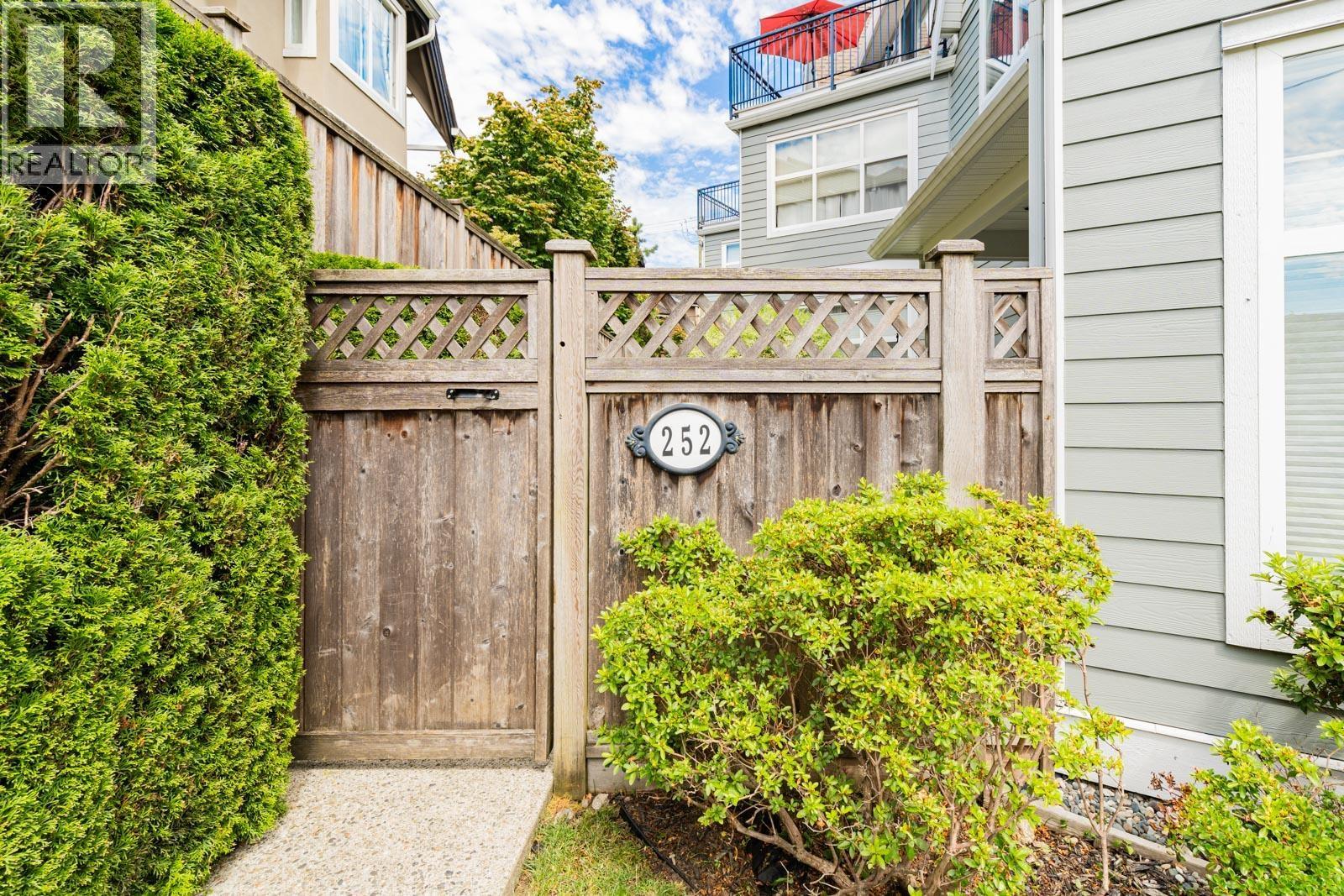 1 252 W 13th Street, North Vancouver, British Columbia  V7M 1N7 - Photo 2 - R3051912