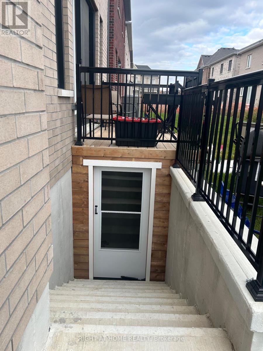 9 Backhouse Drive, Richmond Hill, Ontario  L4E 1M8 - Photo 49 - N12498562