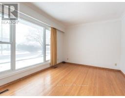 427 FAIRLEIGH AVENUE, Oshawa, Ontario