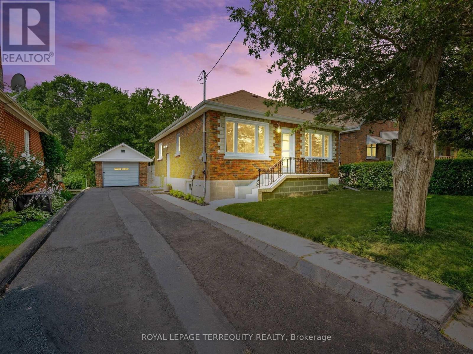 Main - 822 Douglas Street, Oshawa, Ontario  L1H 5C9 - Photo 2 - E12500912