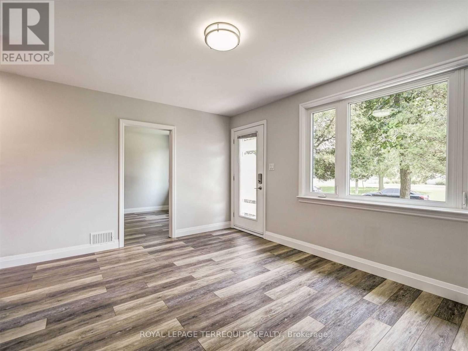 Main - 822 Douglas Street, Oshawa, Ontario  L1H 5C9 - Photo 5 - E12500912