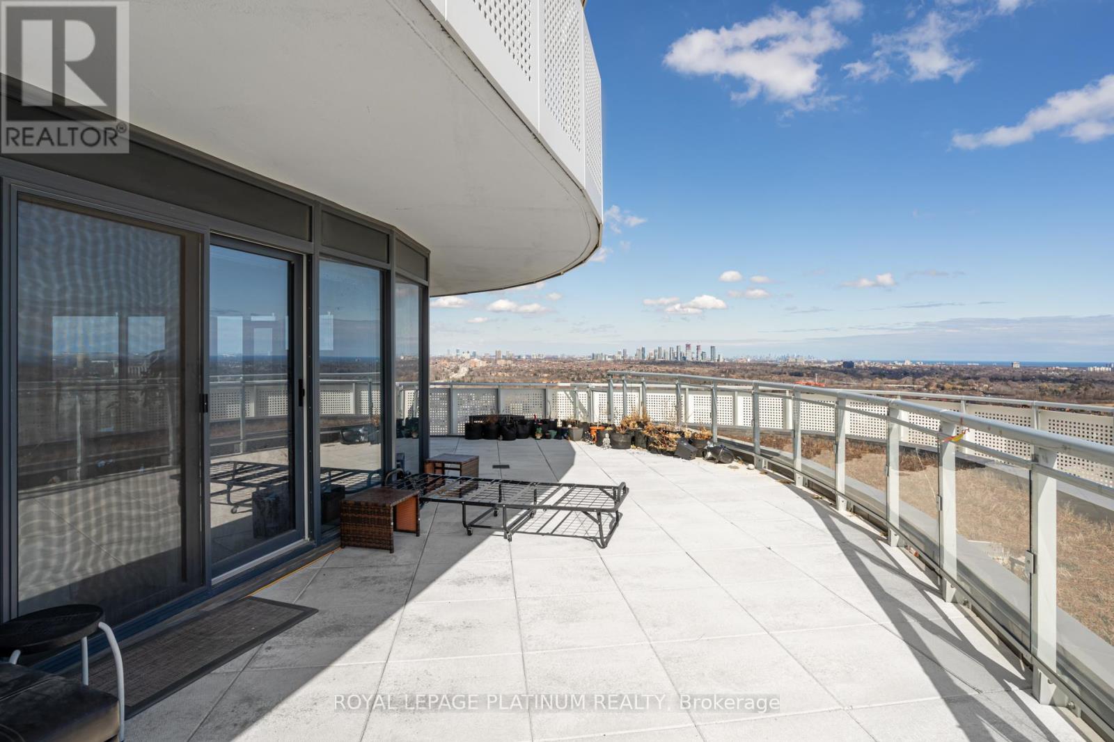 1514 - 2520 Eglinton Avenue W, Mississauga, Ontario  L5M 0Y4 - Photo 8 - W12430805