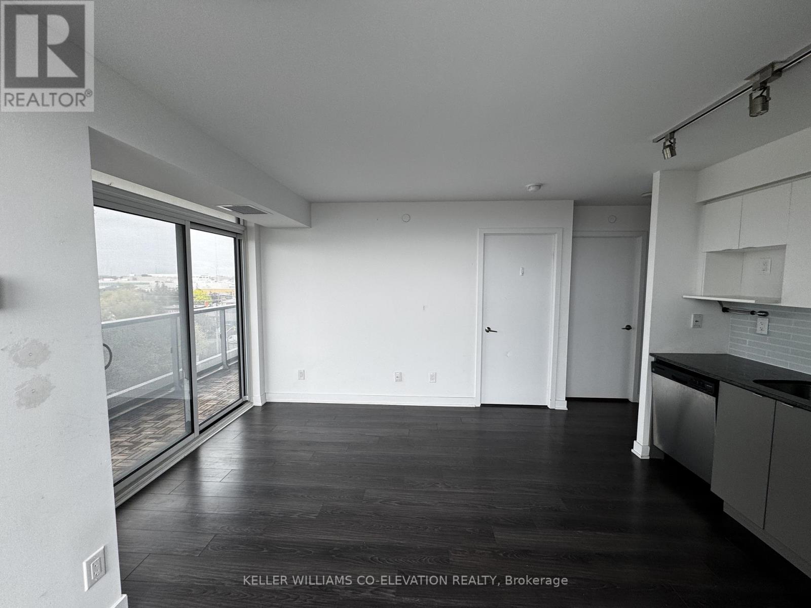 818 - 160 Flemington Road, Toronto, Ontario  M6A 2E3 - Photo 7 - W12500876