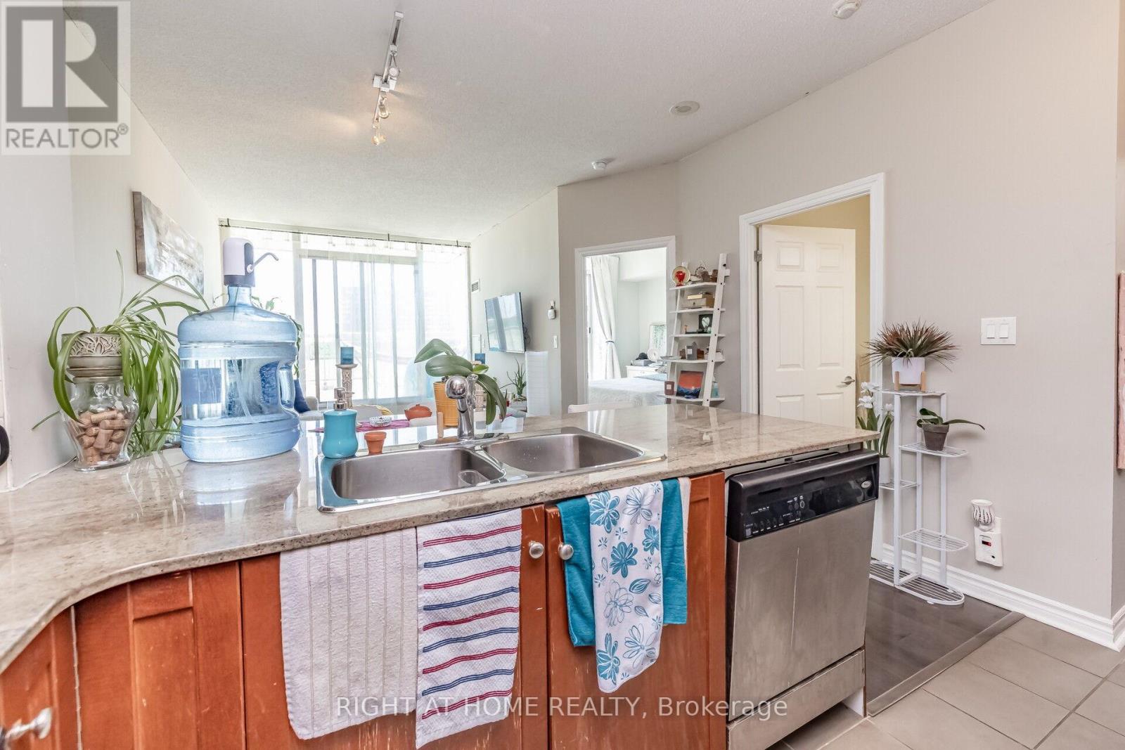 503 - 3504 Hurontario Street, Mississauga, Ontario  L5B 0B9 - Photo 11 - W12500886