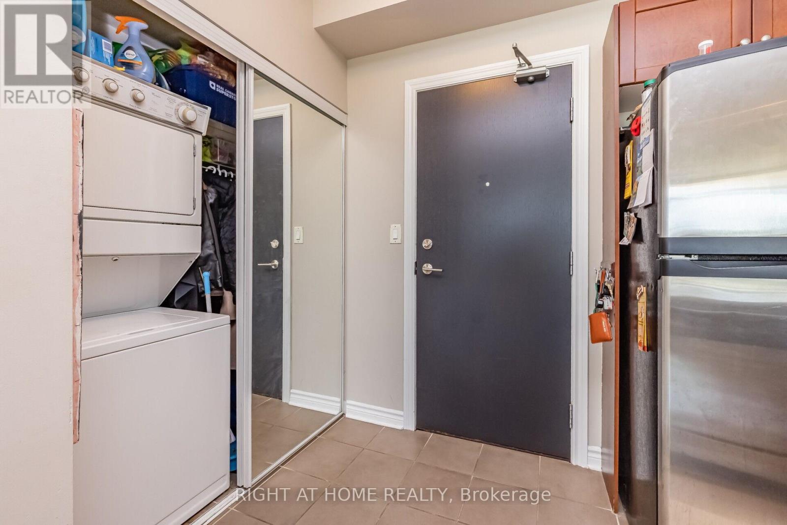 503 - 3504 Hurontario Street, Mississauga, Ontario  L5B 0B9 - Photo 6 - W12500886