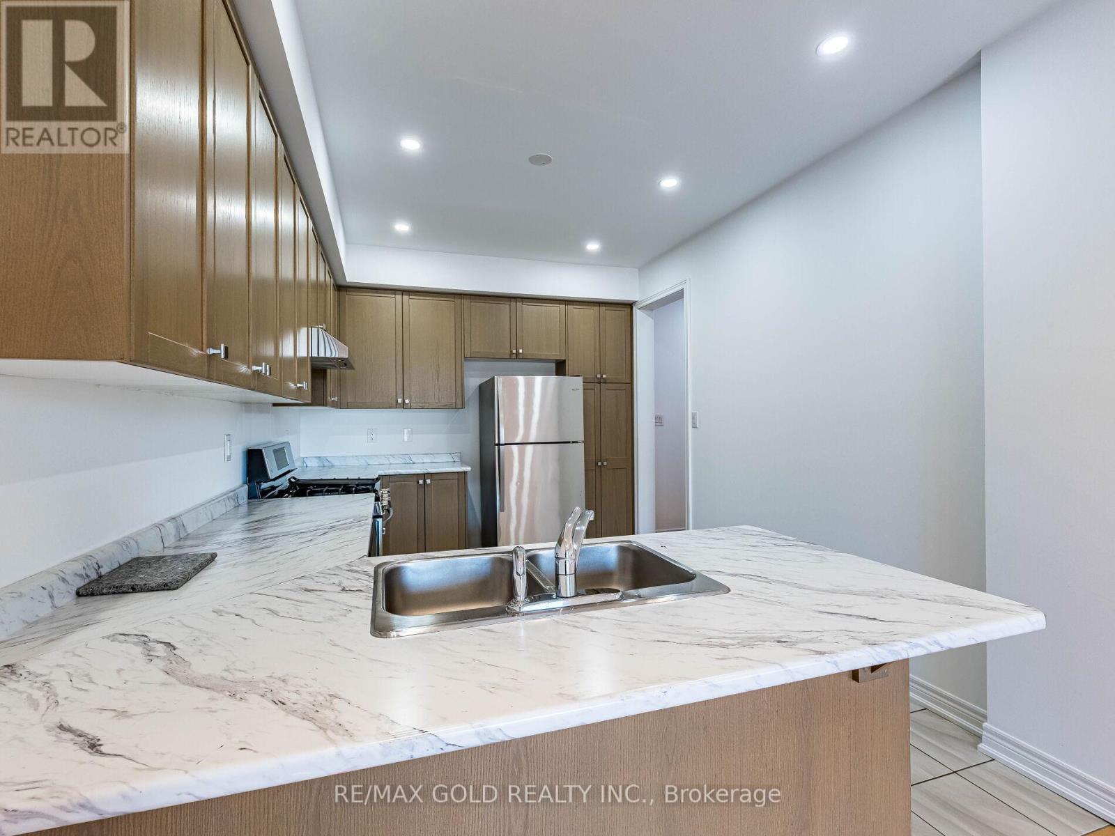 35 Labrish Road, Brampton, Ontario  L7A 5C2 - Photo 12 - W12500890