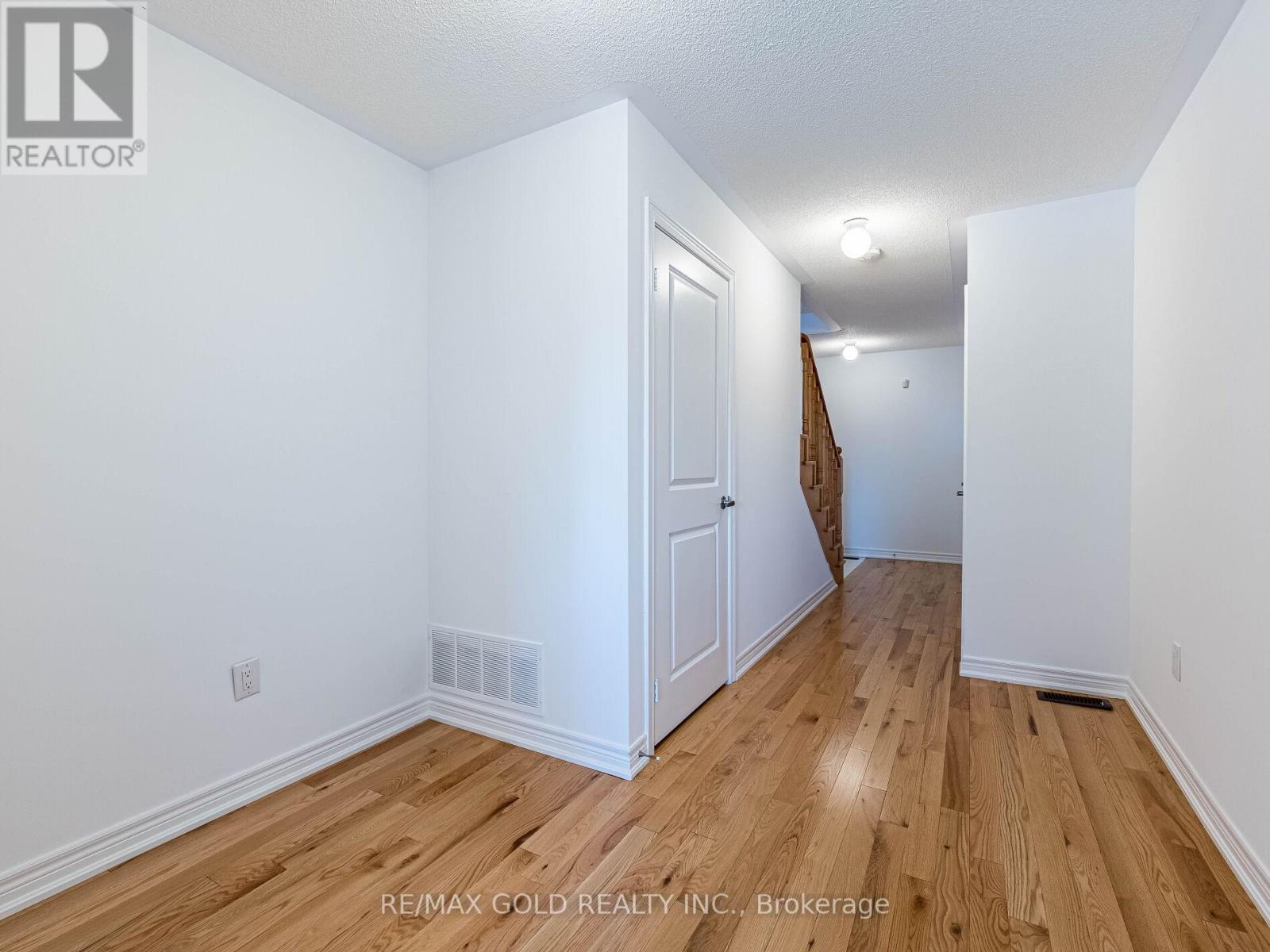 35 Labrish Road, Brampton, Ontario  L7A 5C2 - Photo 5 - W12500890