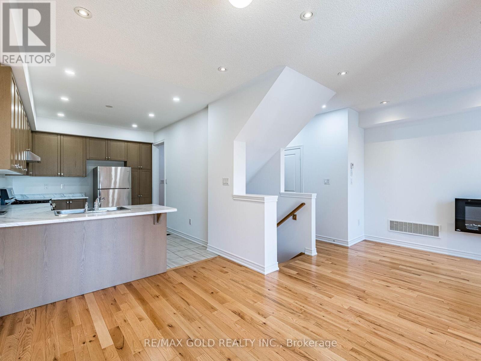 35 Labrish Road, Brampton, Ontario  L7A 5C2 - Photo 6 - W12500890