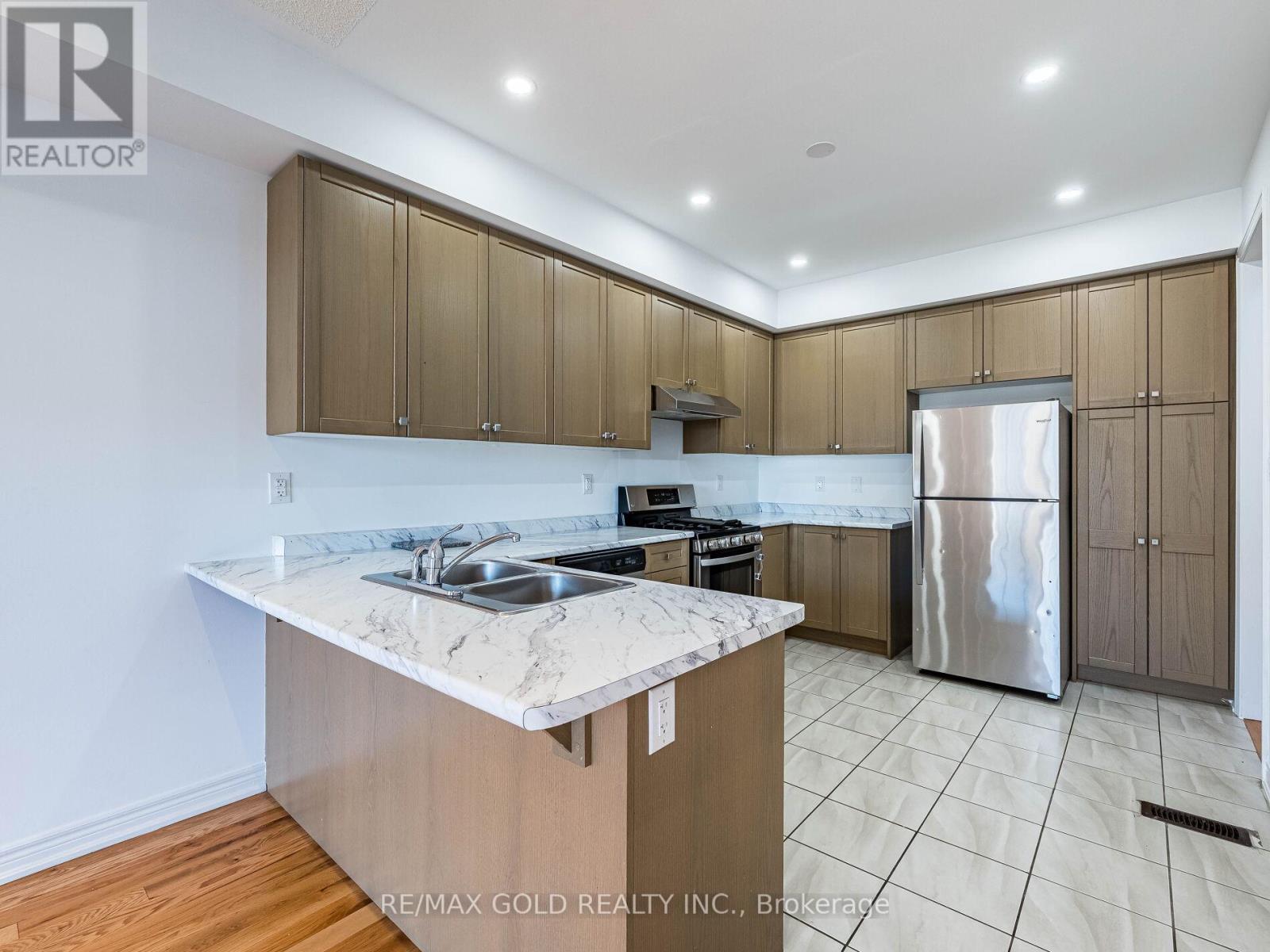 35 Labrish Road, Brampton, Ontario  L7A 5C2 - Photo 8 - W12500890