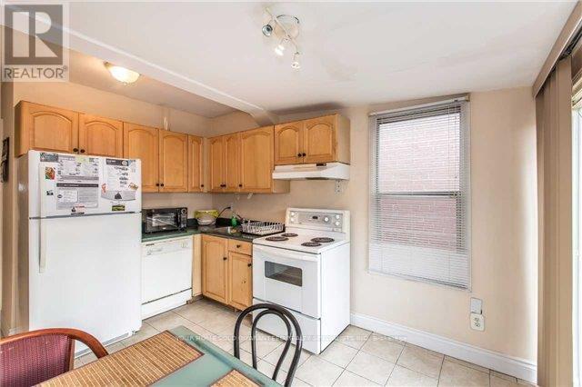 3 Holmesdale Crescent, Toronto, Ontario  M6E 1Y3 - Photo 4 - W12500918