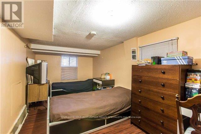 3 Holmesdale Crescent, Toronto, Ontario  M6E 1Y3 - Photo 7 - W12500918