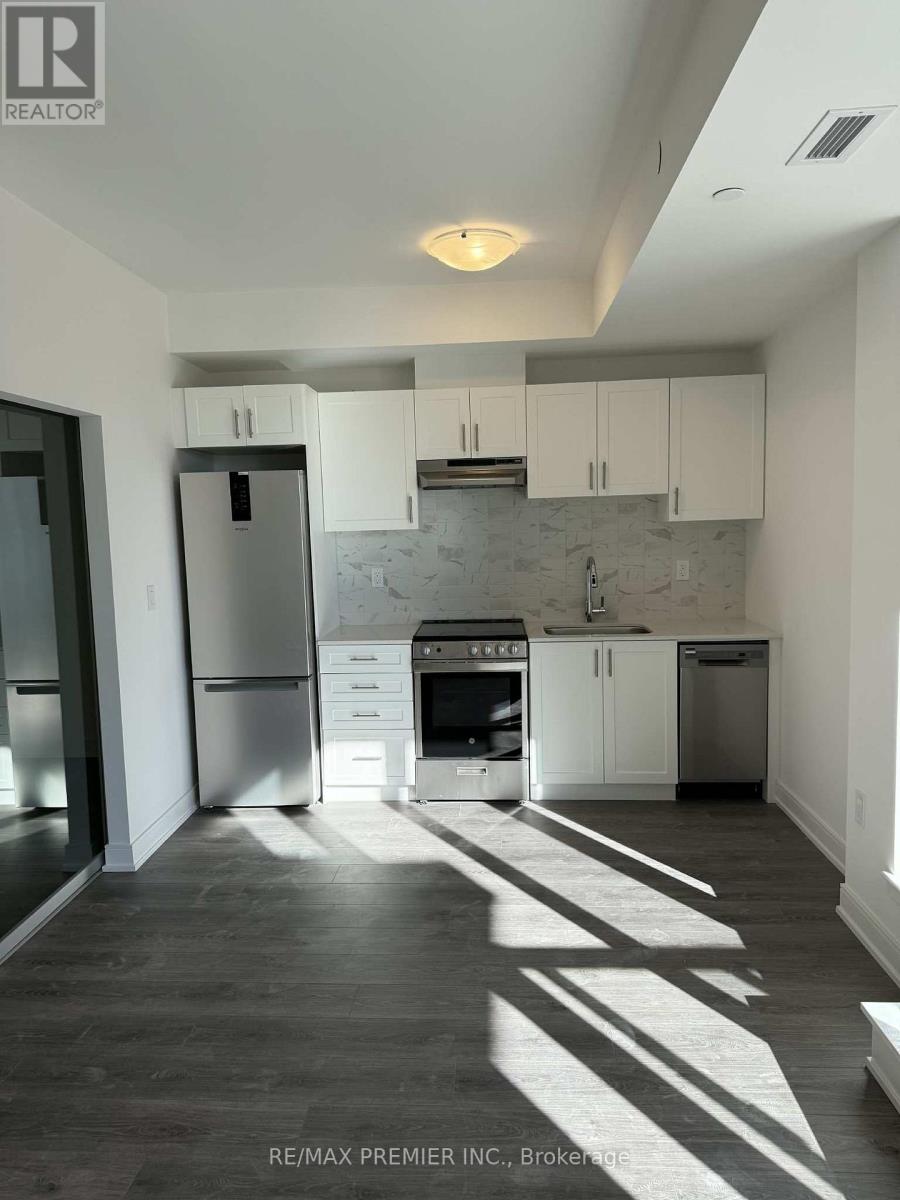 B212 - 715 Davis Drive, Newmarket (Huron Heights-Leslie Valley), Ontario  L3Y 0J2 - Photo 3 - N12486929