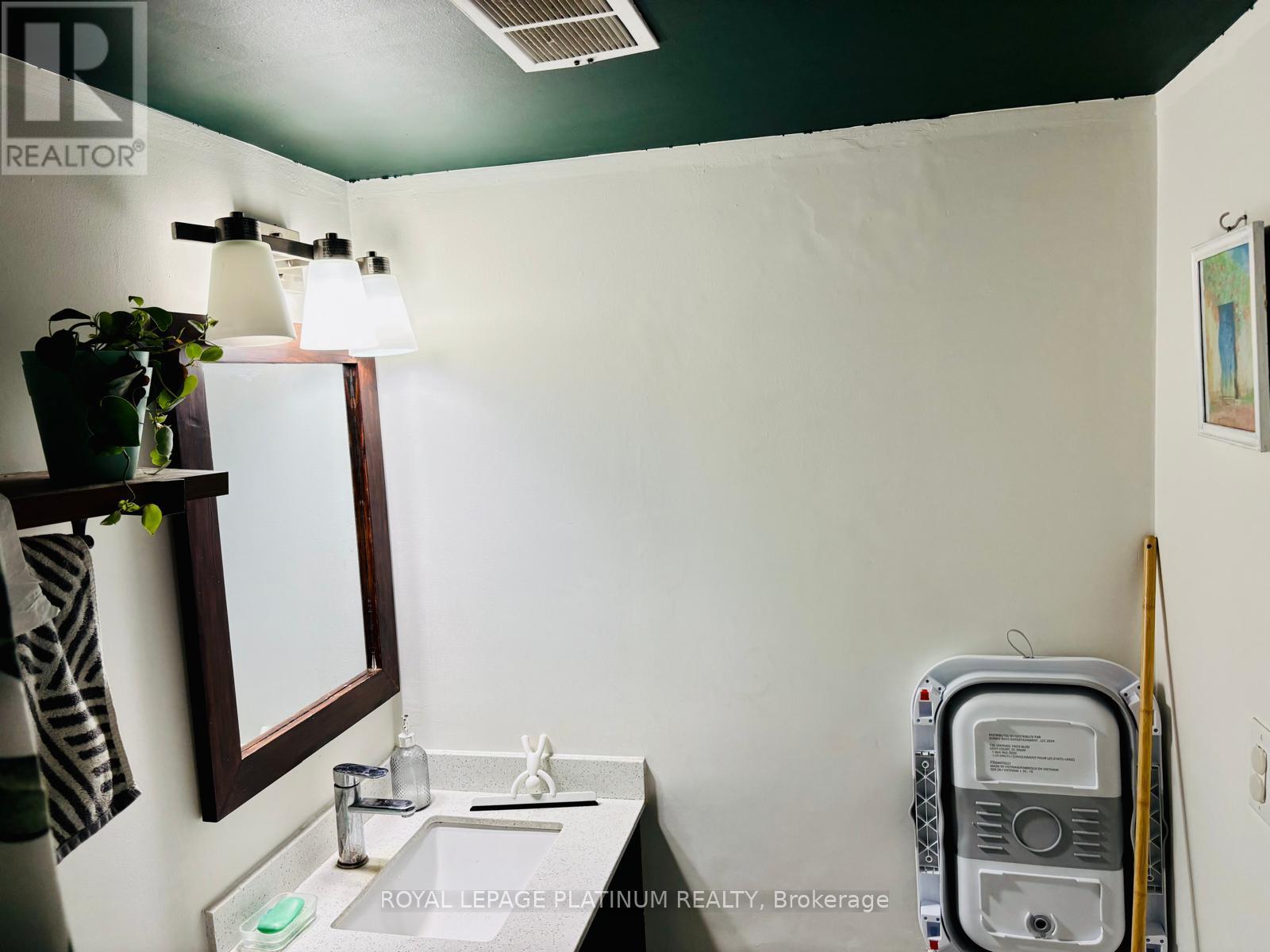 408 - 330 Dixon Road, Toronto, Ontario  M9R 1S9 - Photo 10 - W12431991