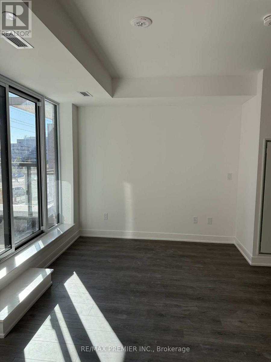 B212 - 715 Davis Drive, Newmarket (Huron Heights-Leslie Valley), Ontario  L3Y 0J2 - Photo 4 - N12486929