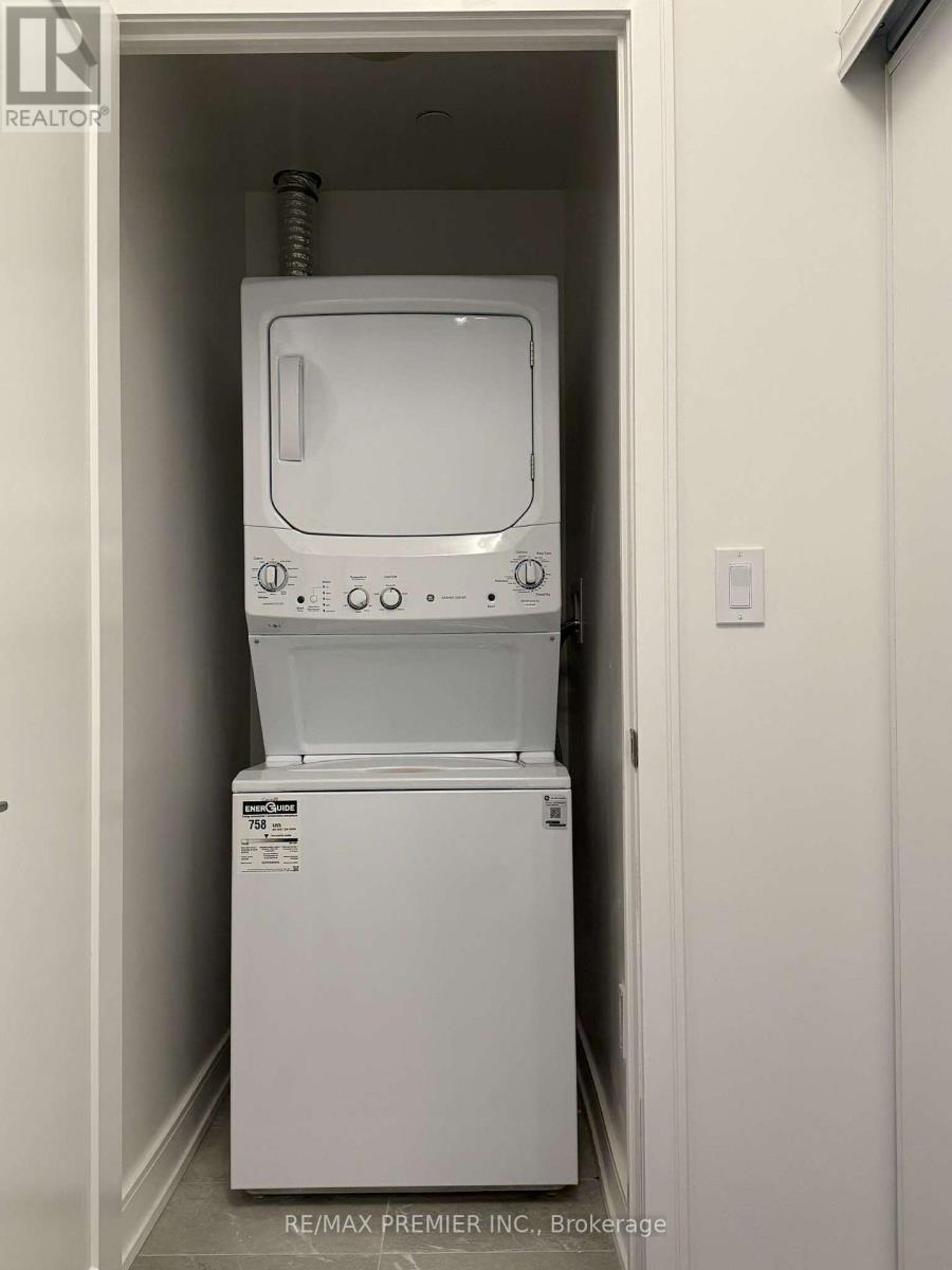 B212 - 715 Davis Drive, Newmarket (Huron Heights-Leslie Valley), Ontario  L3Y 0J2 - Photo 6 - N12486929