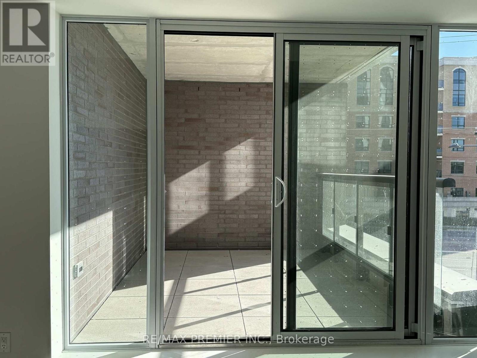 B212 - 715 Davis Drive, Newmarket (Huron Heights-Leslie Valley), Ontario  L3Y 0J2 - Photo 7 - N12486929