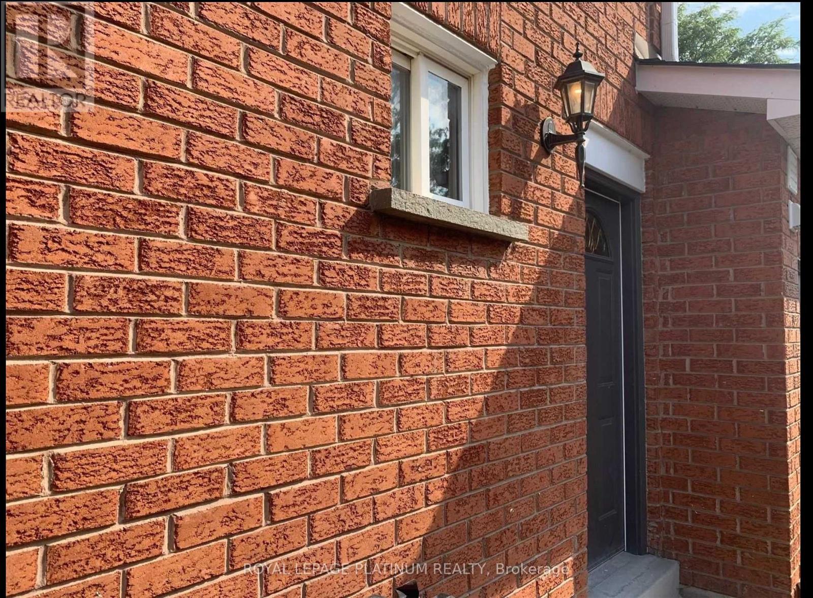 Legal Basement Apartment - 1540 Manorbrook Crt., Mississauga, Ontario  L5M 4A8 - Photo 5 - W12442628