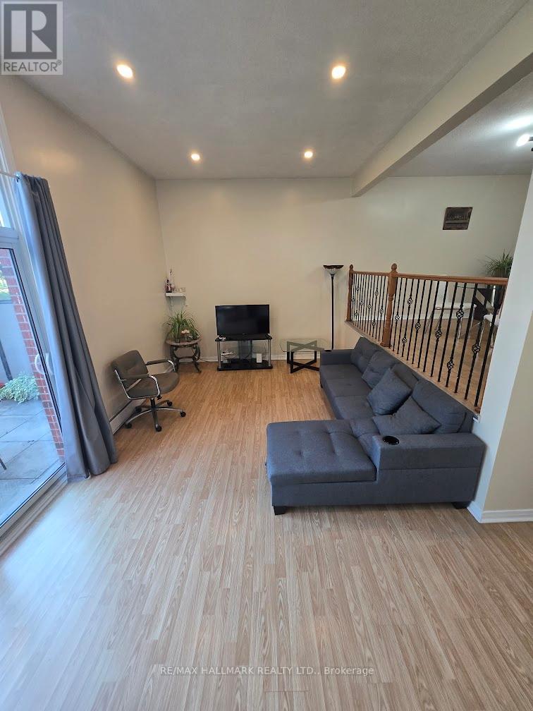 39 John Cabot Way, Toronto, Ontario  M3N 2T5 - Photo 3 - W12500920