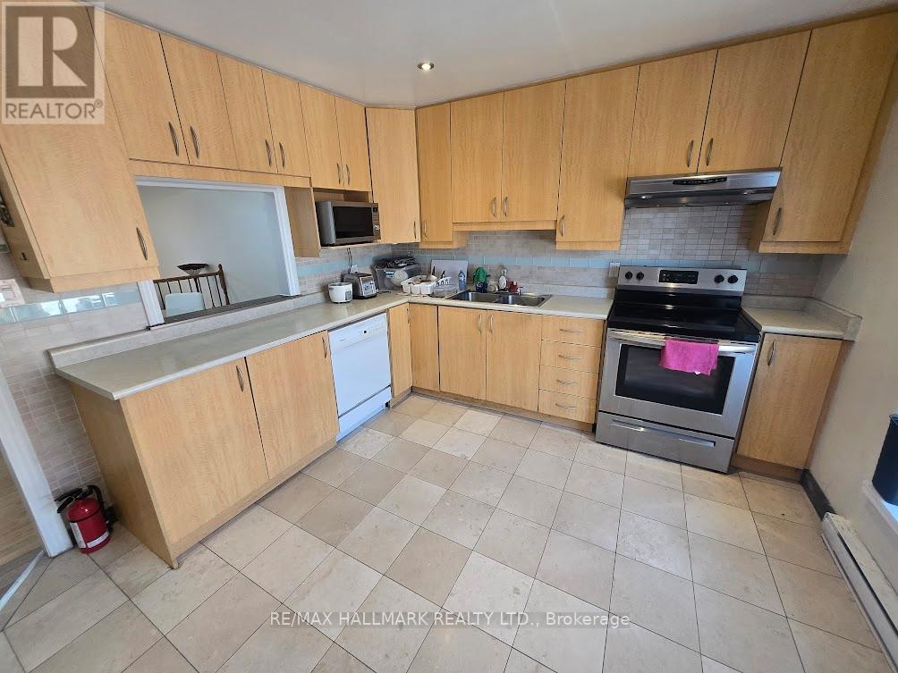 39 John Cabot Way, Toronto, Ontario  M3N 2T5 - Photo 8 - W12500920