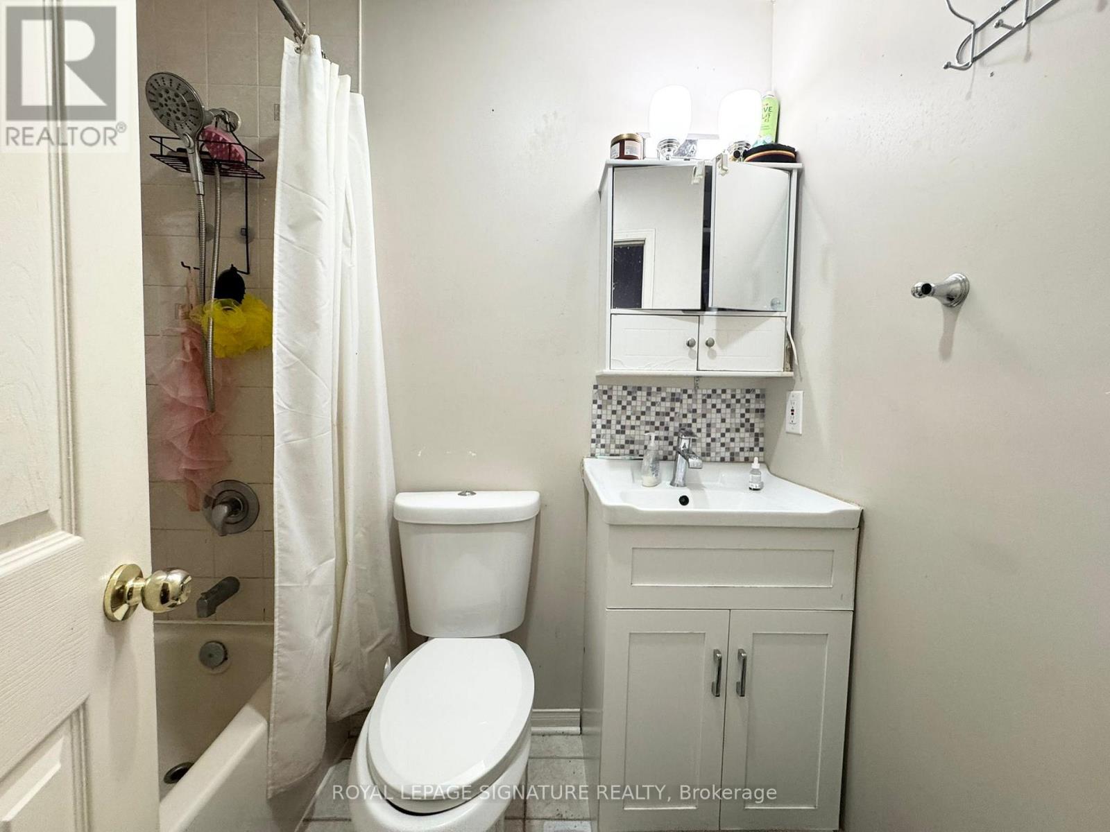 Upper - 13 Southwell Place, Brampton, Ontario  L6Z 4S8 - Photo 11 - W12500660