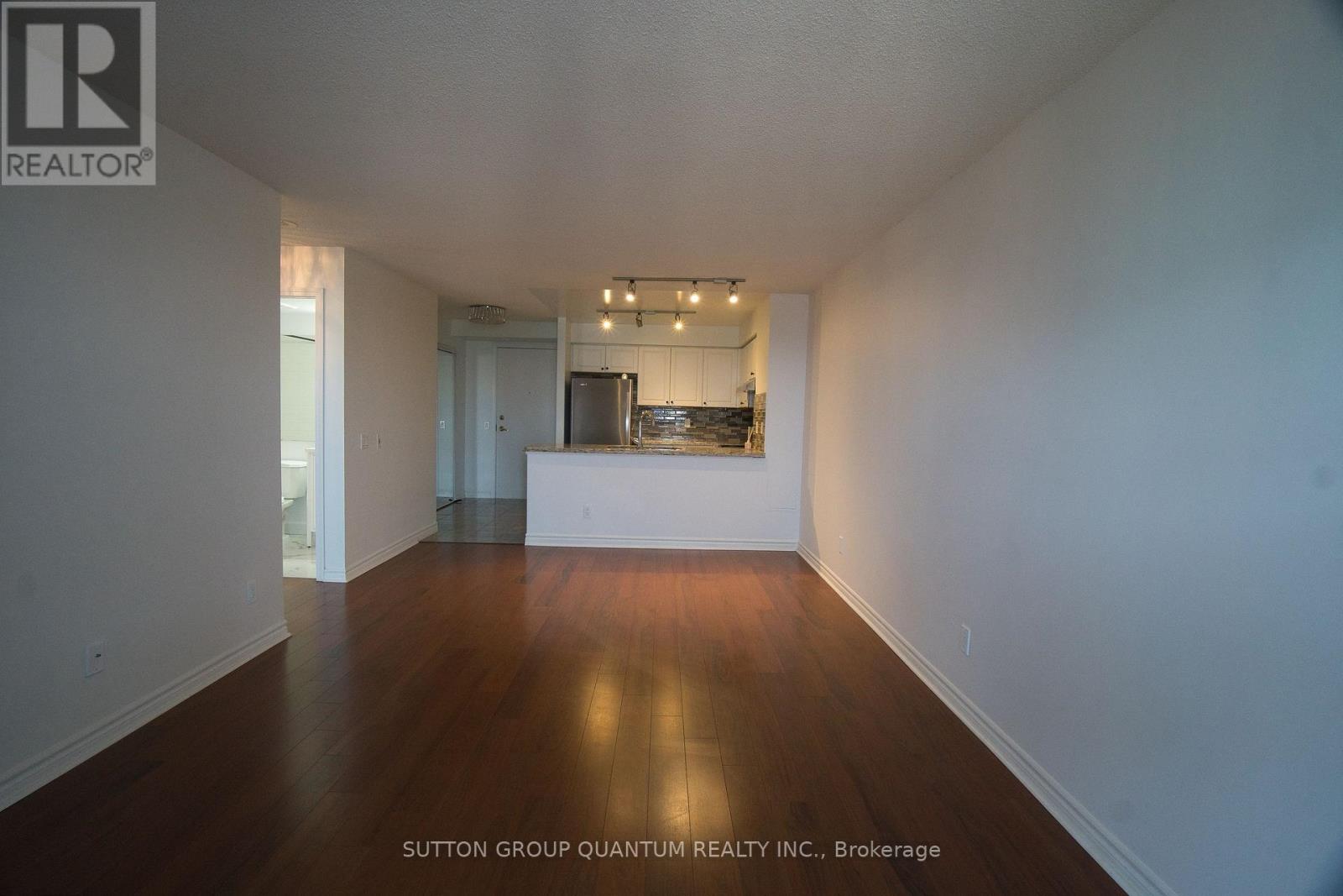 716 - 25 Kingsbridge Garden Circle, Mississauga, Ontario  L5R 4B1 - Photo 6 - W12500830