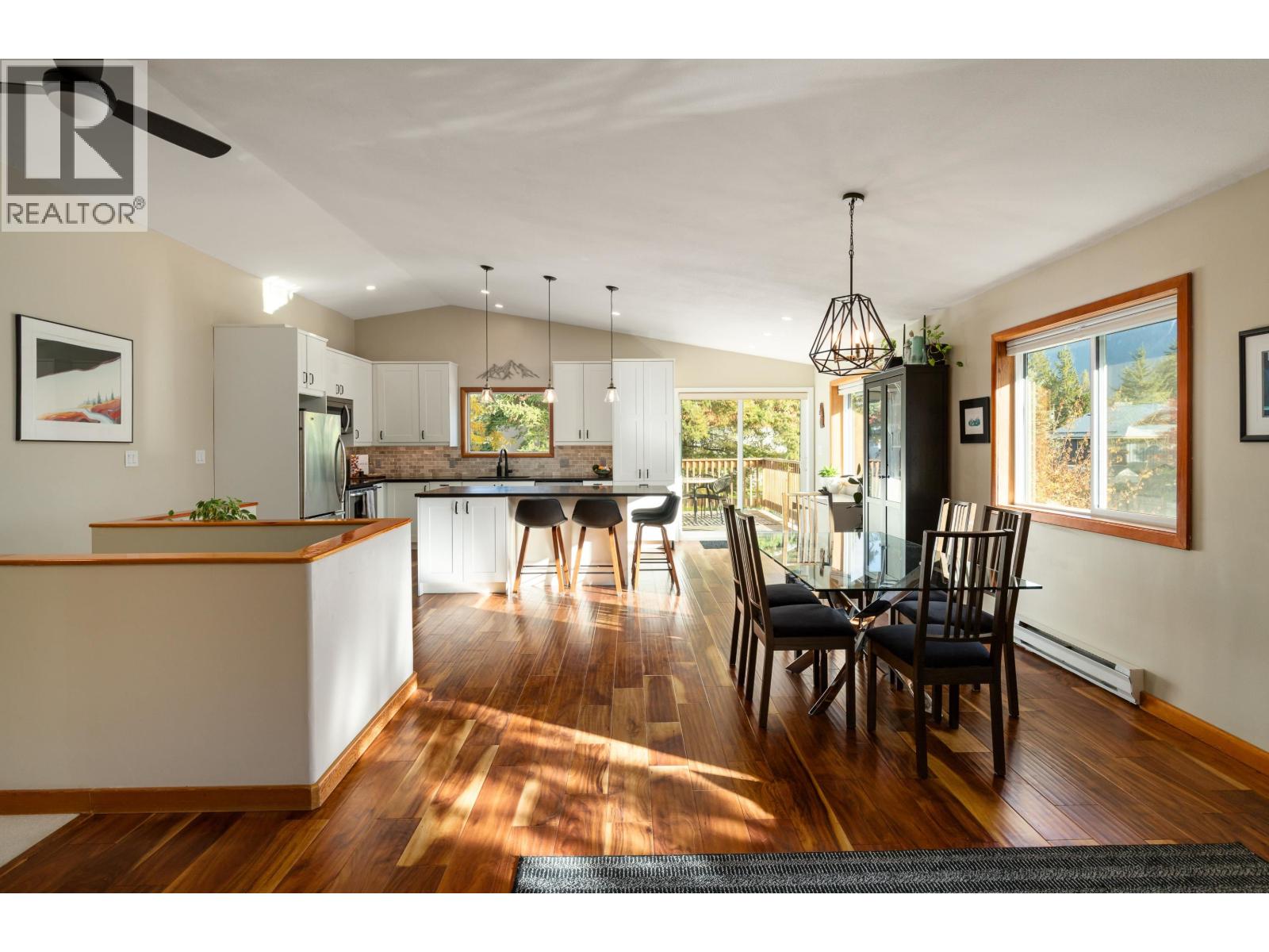 7386 Laurel Street, Pemberton, British Columbia  V0N 2L0 - Photo 10 - R3063869