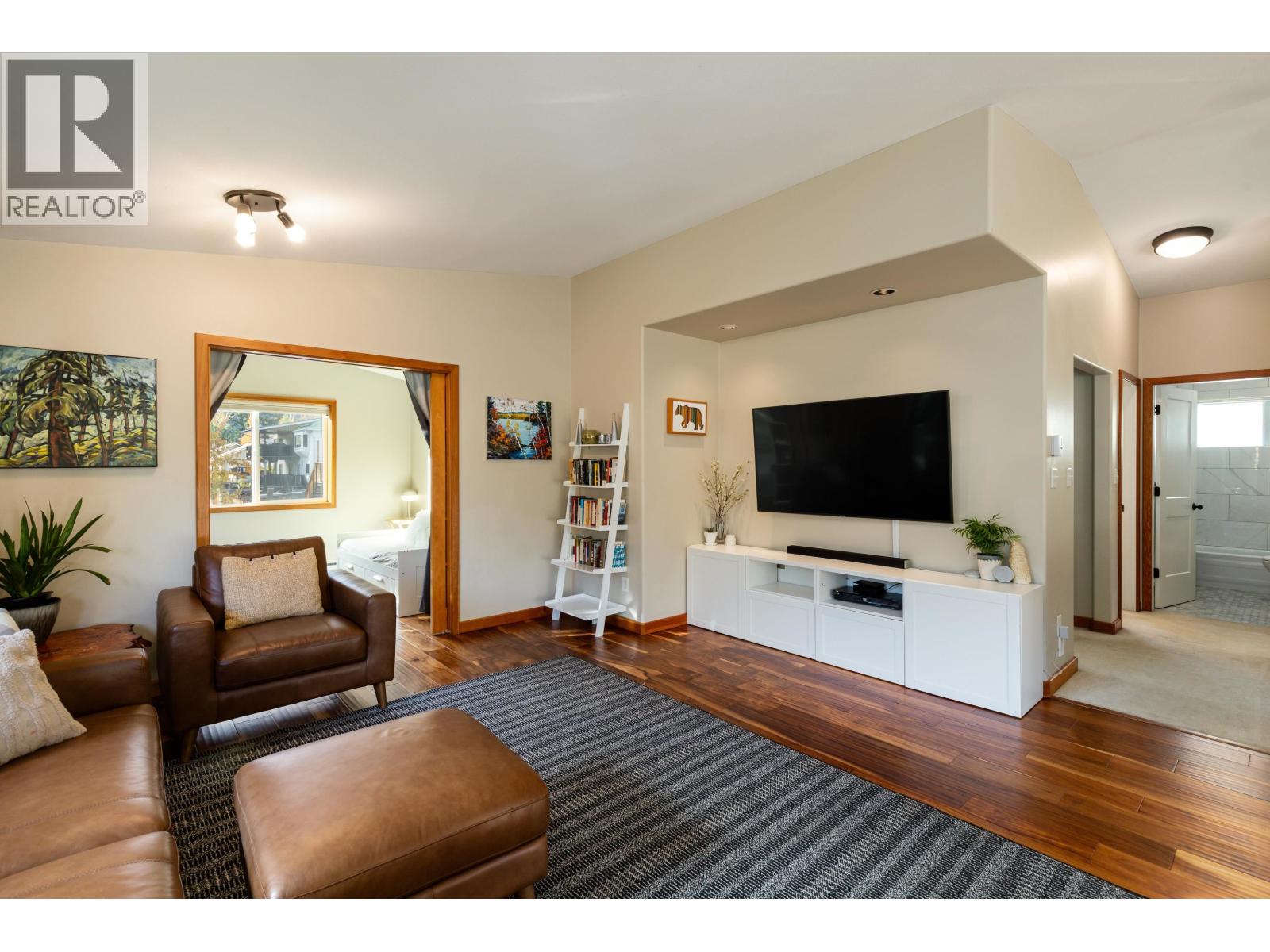 7386 Laurel Street, Pemberton, British Columbia  V0N 2L0 - Photo 3 - R3063869