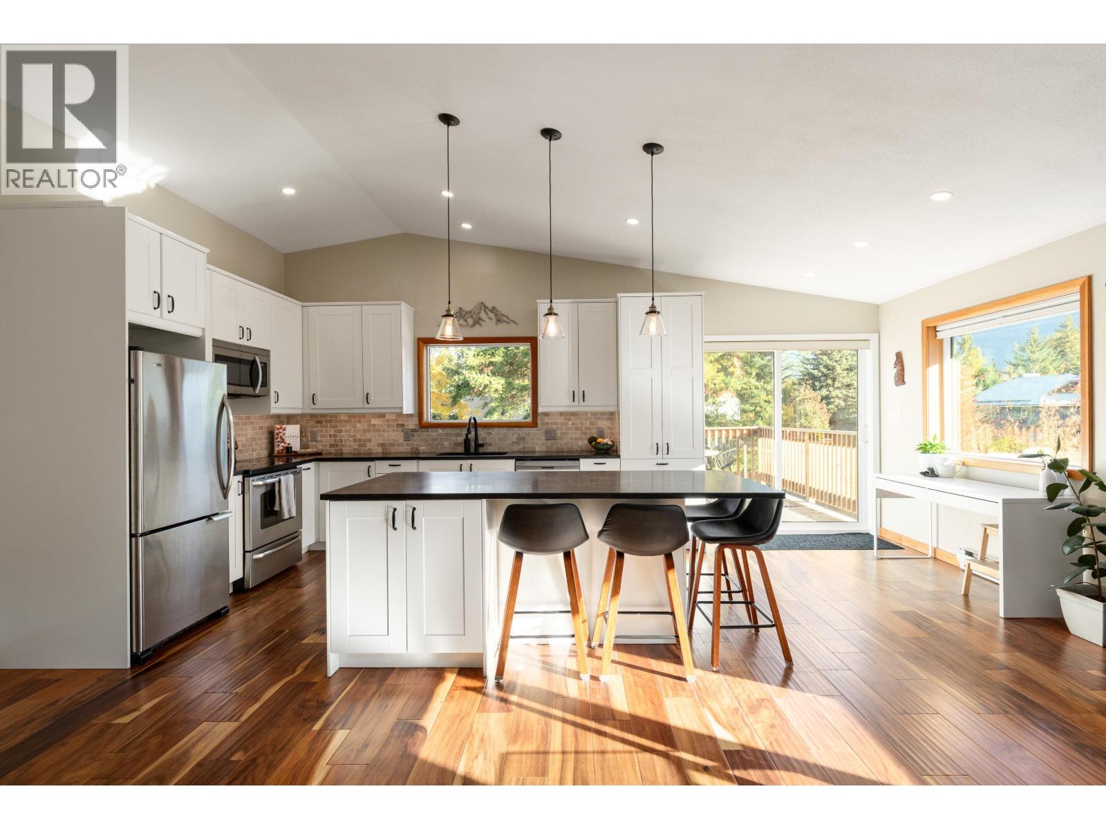 7386 Laurel Street, Pemberton, British Columbia  V0N 2L0 - Photo 6 - R3063869