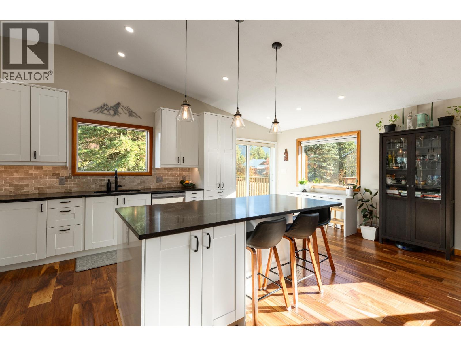 7386 Laurel Street, Pemberton, British Columbia  V0N 2L0 - Photo 8 - R3063869