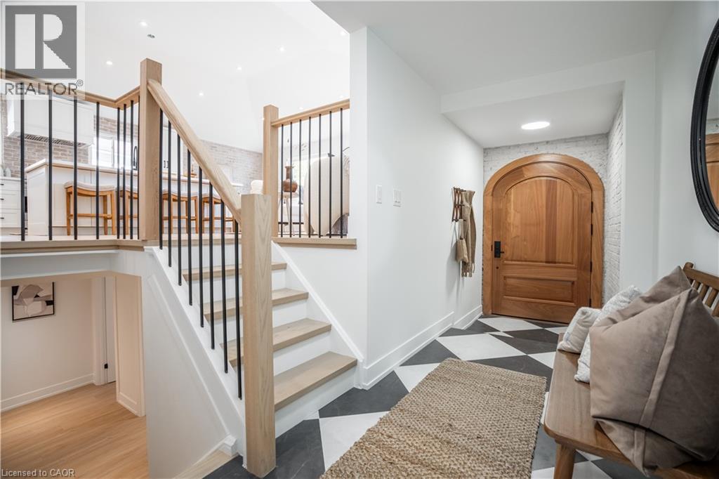 1365 Janina Boulevard, Burlington, Ontario  L7P 1K5 - Photo 3 - 40778610