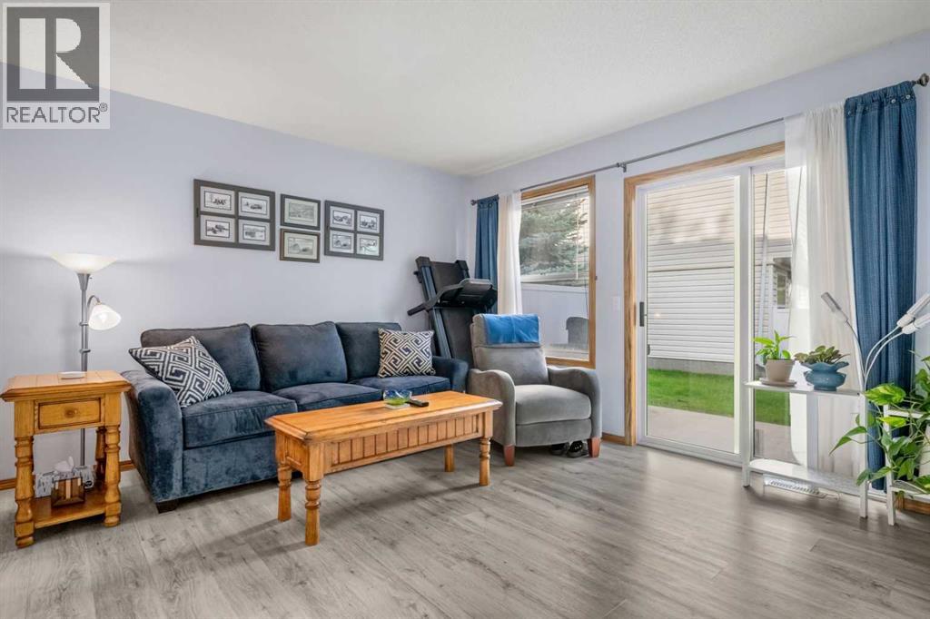 Property at 147 Somervale Park SW image 2