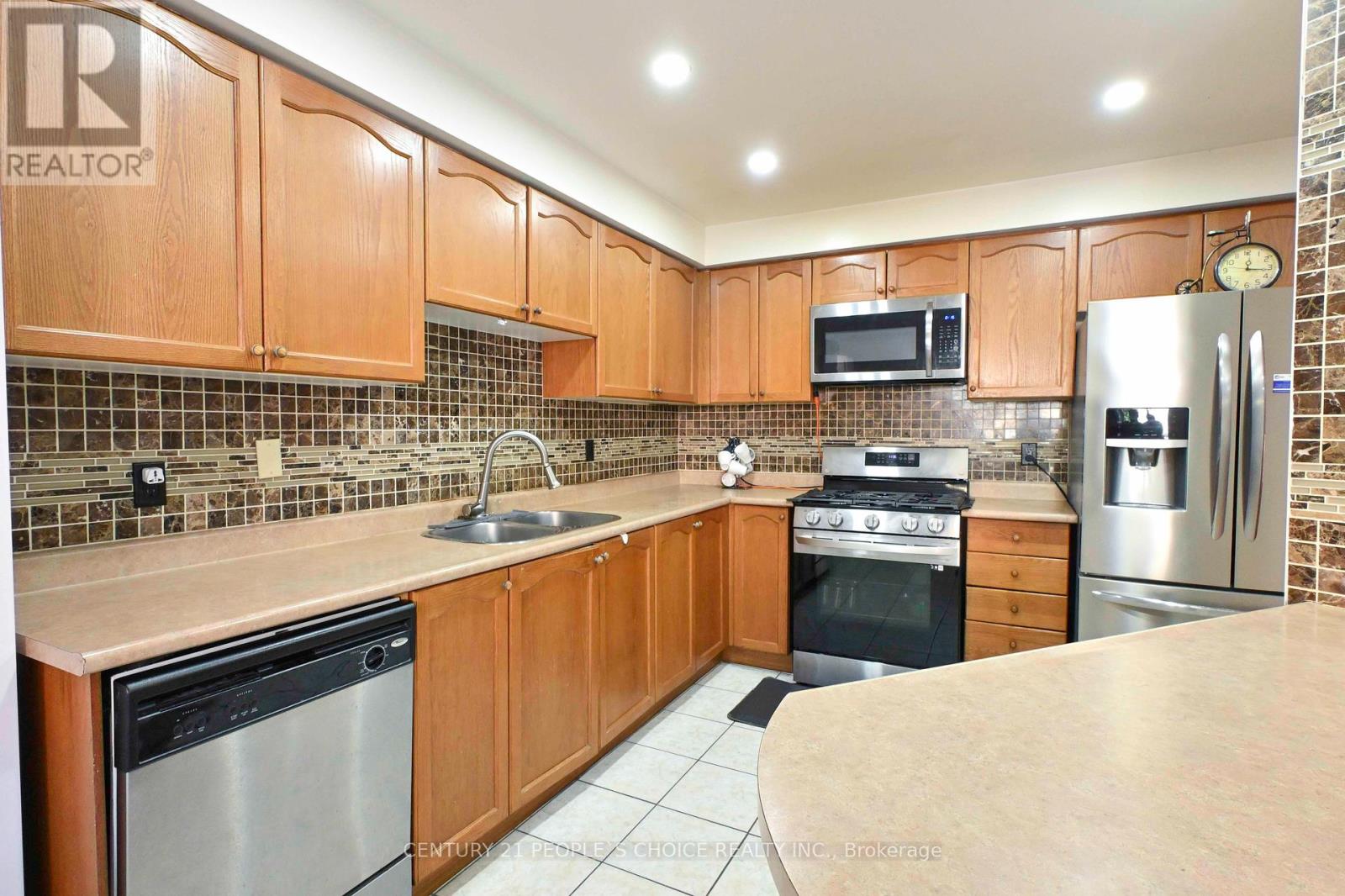 62 Pauline Crescent, Brampton, Ontario  L7A 2V6 - Photo 13 - W12487748